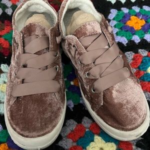 JellyPop Rose Pink Velvet Sneakers Shoes SZ 7.5